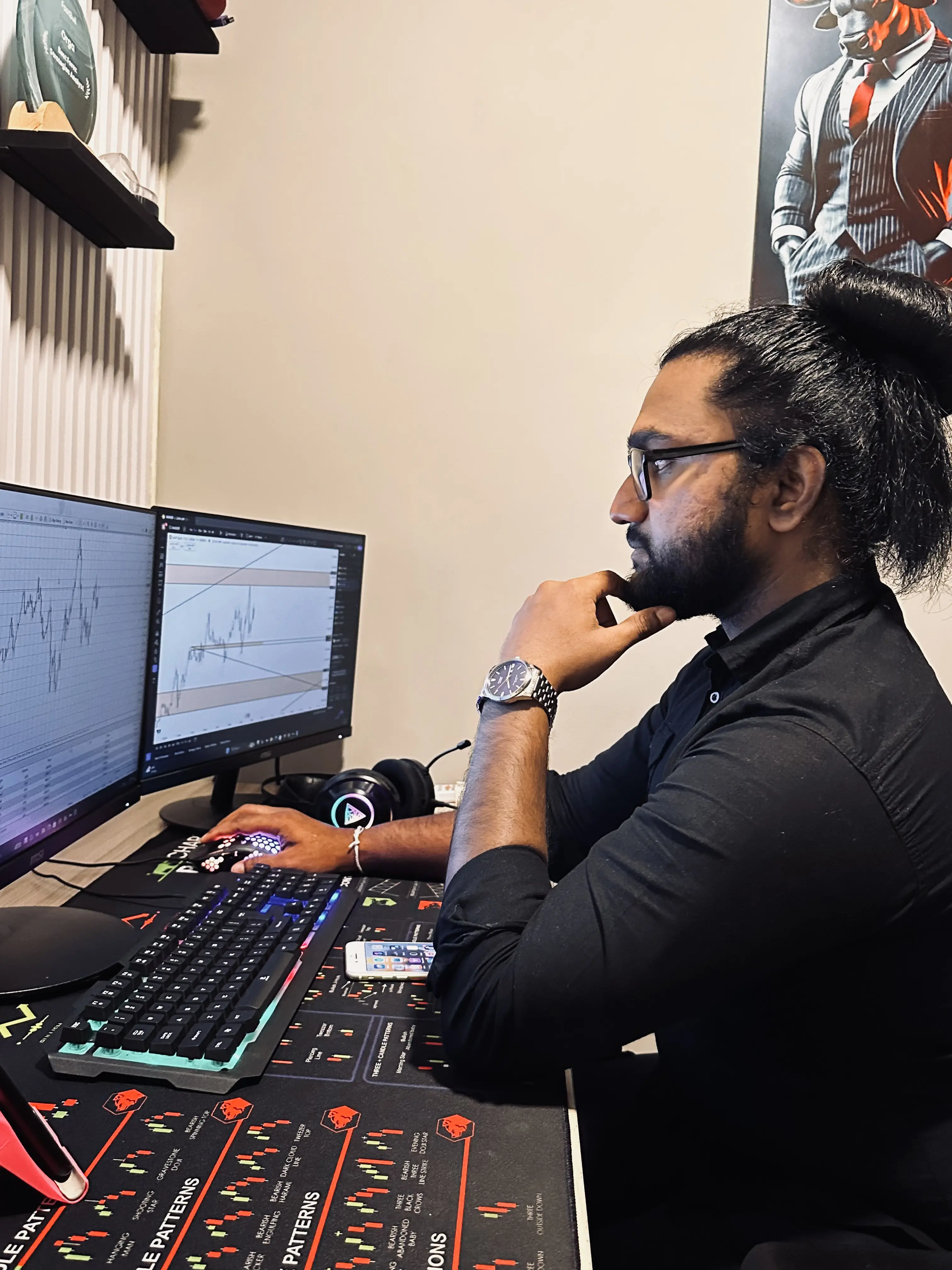 FX Orga traders deep in thought, analyzing forex market trends